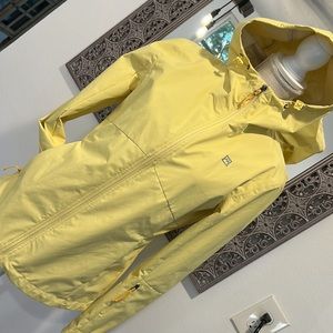 NWT SMALL lightweight Avalanche rain jacket w hood, High neck zip. Very cute.☀️